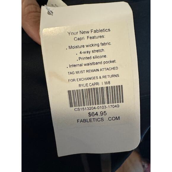 NWT Fabletics Rylie Capri Black M - Picture 5 of 5